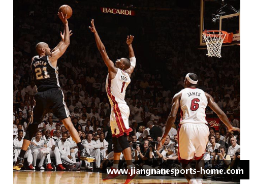 NBA瞬间回顾：镜头前的辉煌瞬间，回顾历史最精彩瞬间